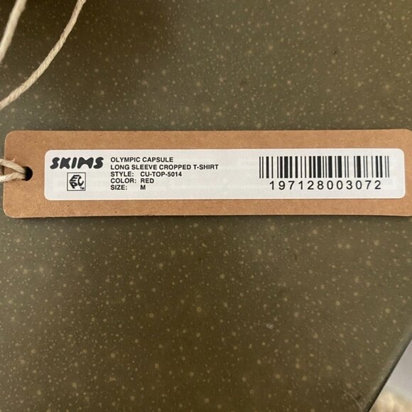 SKIMS FOR TEAM USA - SIGNATURE SWIM OLYMPIC LONG SLEEVE CROPPED T-SHIRT - Picture 5 of 5